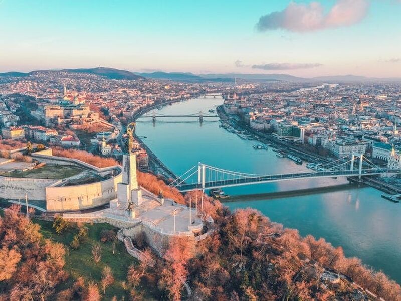 Ekspress Orta Avrupa Turu Pegasus Havayolları ile 5 Gece 6 Gün (BUD-PRG) TT001