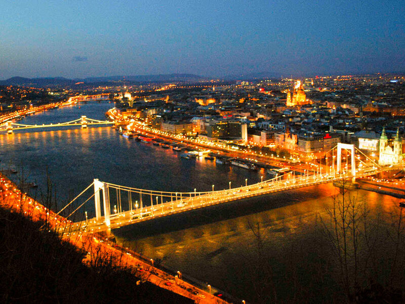 Ekspress Orta Avrupa Turu Pegasus Havayolları ile 5 Gece 6 Gün (BUD-PRG) TT001