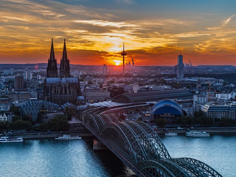 Mega Benelüx & Paris & Colmar & Köln Turu Pegasus Havayolları ile 7 Gece 8 Gün (CRL-CRL) IS001 Öğlen Gidiş