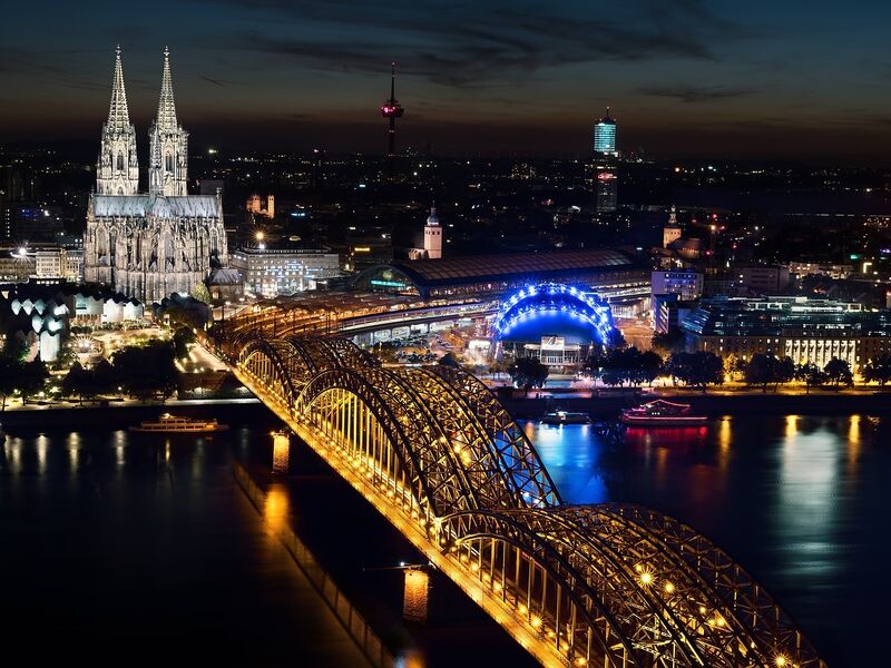 Mega Benelüx & Paris & Colmar & Köln Turu Pegasus Havayolları ile 7 Gece 8 Gün (CRL-CRL) IS001 Öğlen Gidiş