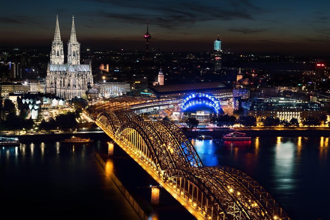 Mega Benelüx & Paris & Köln & Alsace & İsviçre Turu Pegasus Havayolları ile 7 Gece 8 Gün (BSL-ORY) IS001